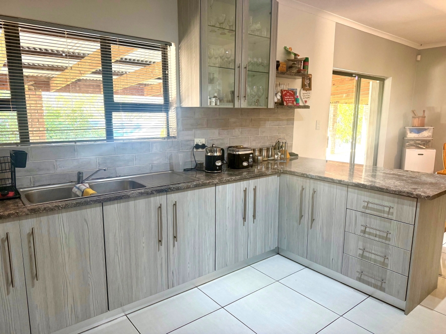 3 Bedroom Property for Sale in Die Wingerd Western Cape